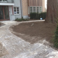•	Aanleg bestratingen, tuinpadjes, opritten, terras
